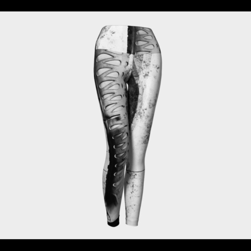 Luxe Yoga Leggings - Peek a Boo De Vos
